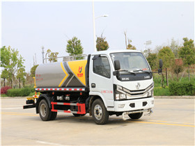 東風小多利卡D6灑水車