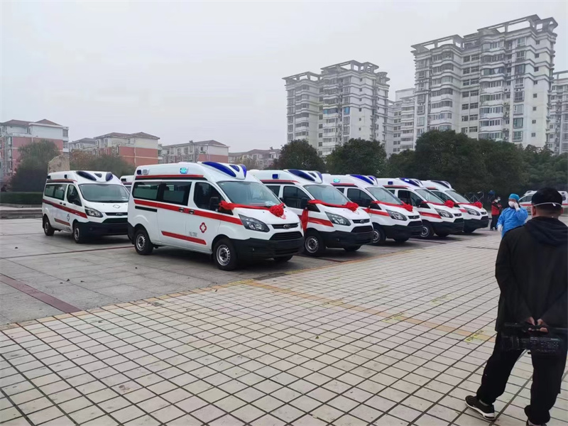 河南南陽衛生局定制10臺負壓救護車交車儀式